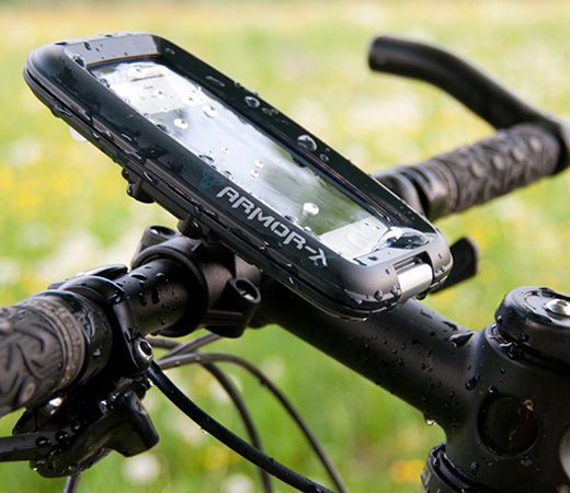 にしっかりと固定することができるiPhone/iPod Touch用の防水バイクマウントセット「Waterproof Ultimate Protection Bike Mount for iPhone/iPod Touch