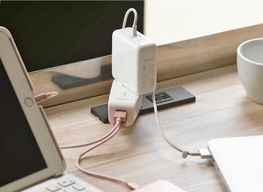 belkin BOOST↑UP Swivel Charger + Outlet