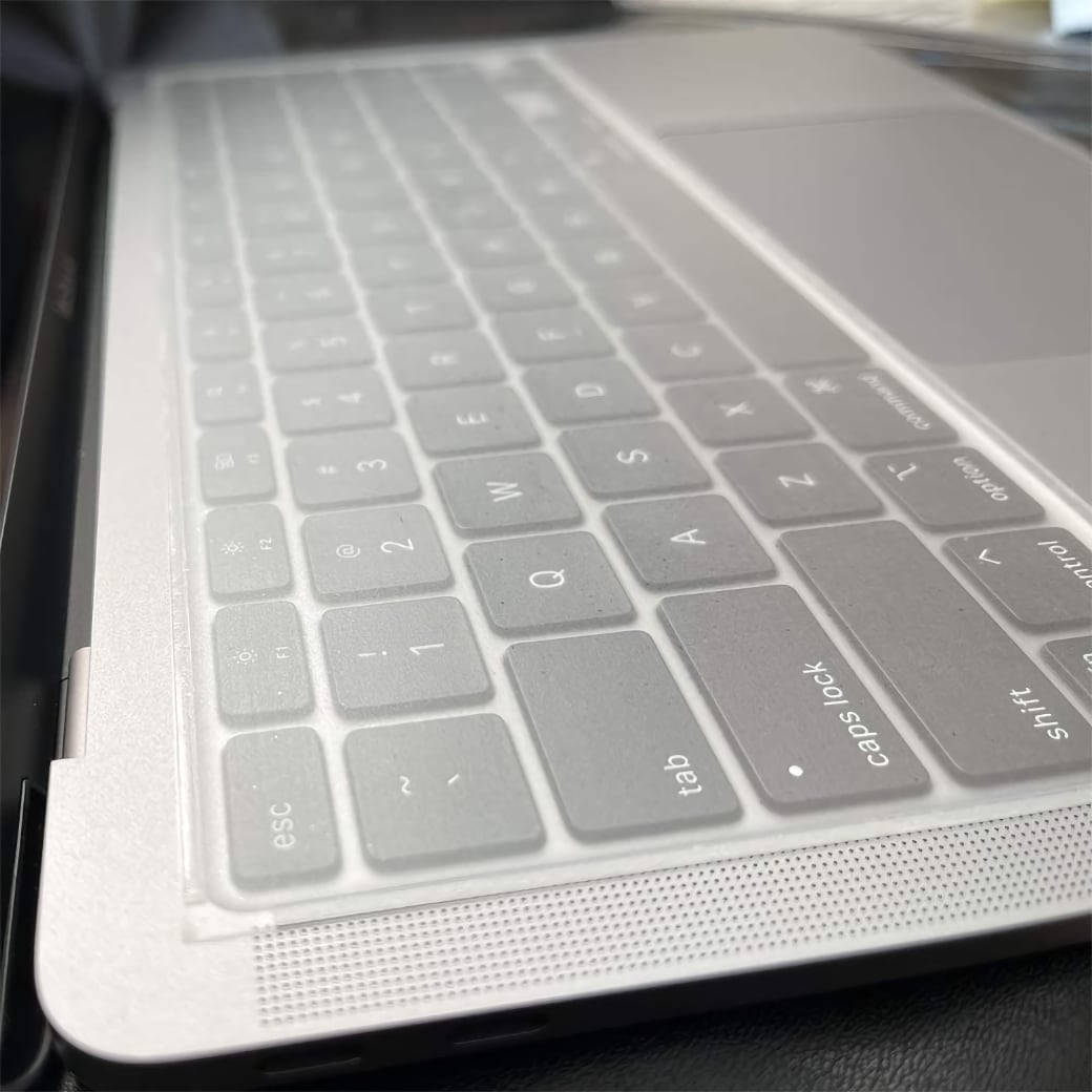 マイクロソリューション、極薄特殊素材で高い柔軟性と耐磨耗性のフラットキーボードカバーに「MacBook Air (M1, 2020)」用を追加